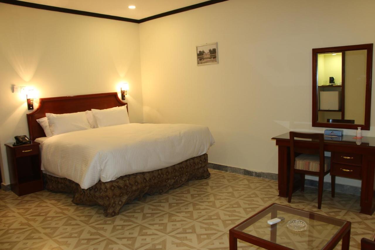 Indus Hotel Hyderabad Exterior foto